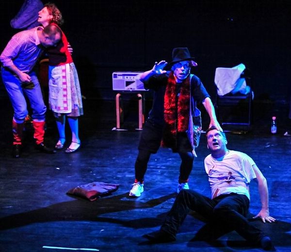 Malvolio + der Narr im Kerker