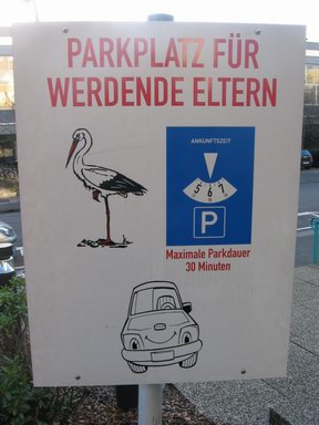 Parkplatz fr werdende Eltern im Ev. Krankenhaus Weyertal, Kln