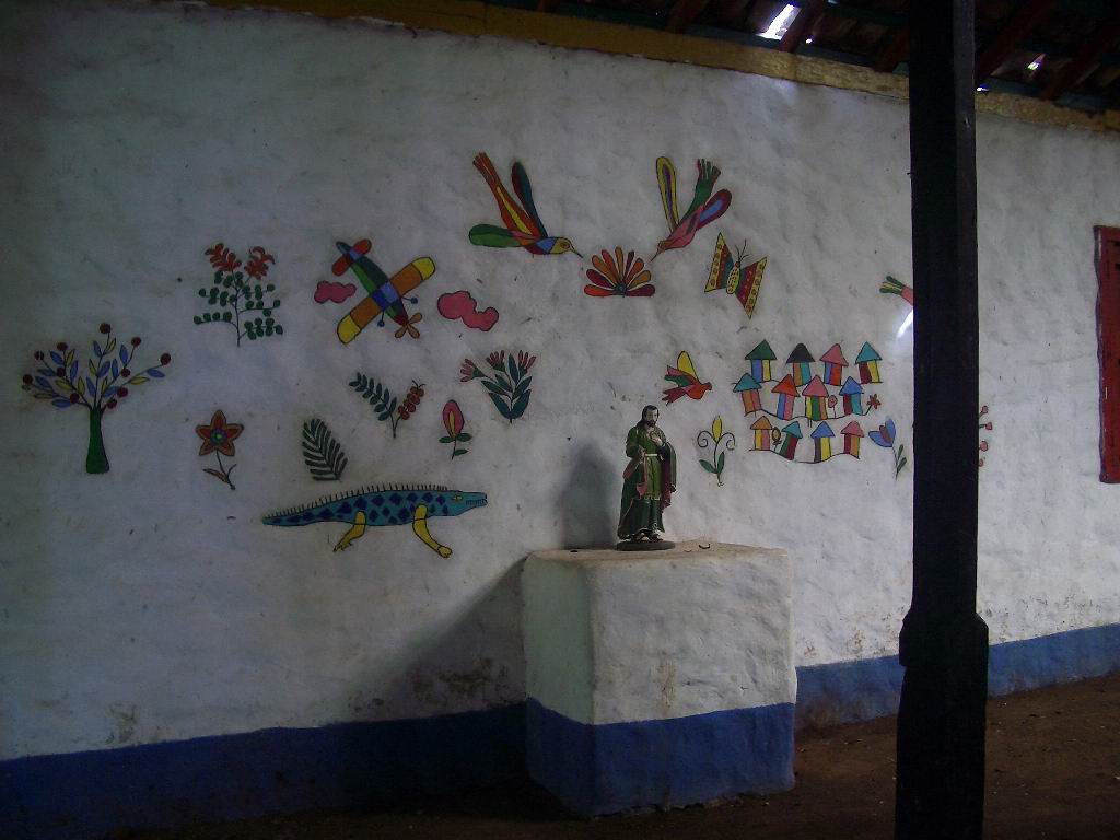 Heiligenfigur in der Kirche