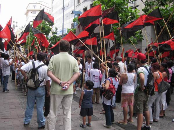 Gewerkschafter vor dem Rathaus