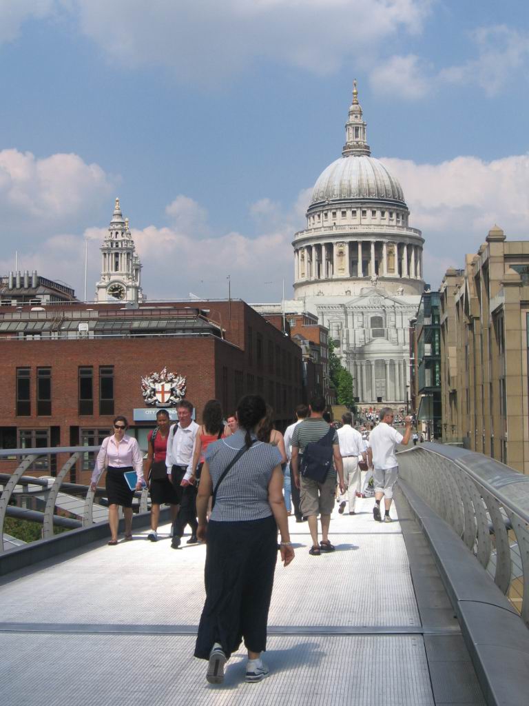 St. Paul's von der Millenium Bridge